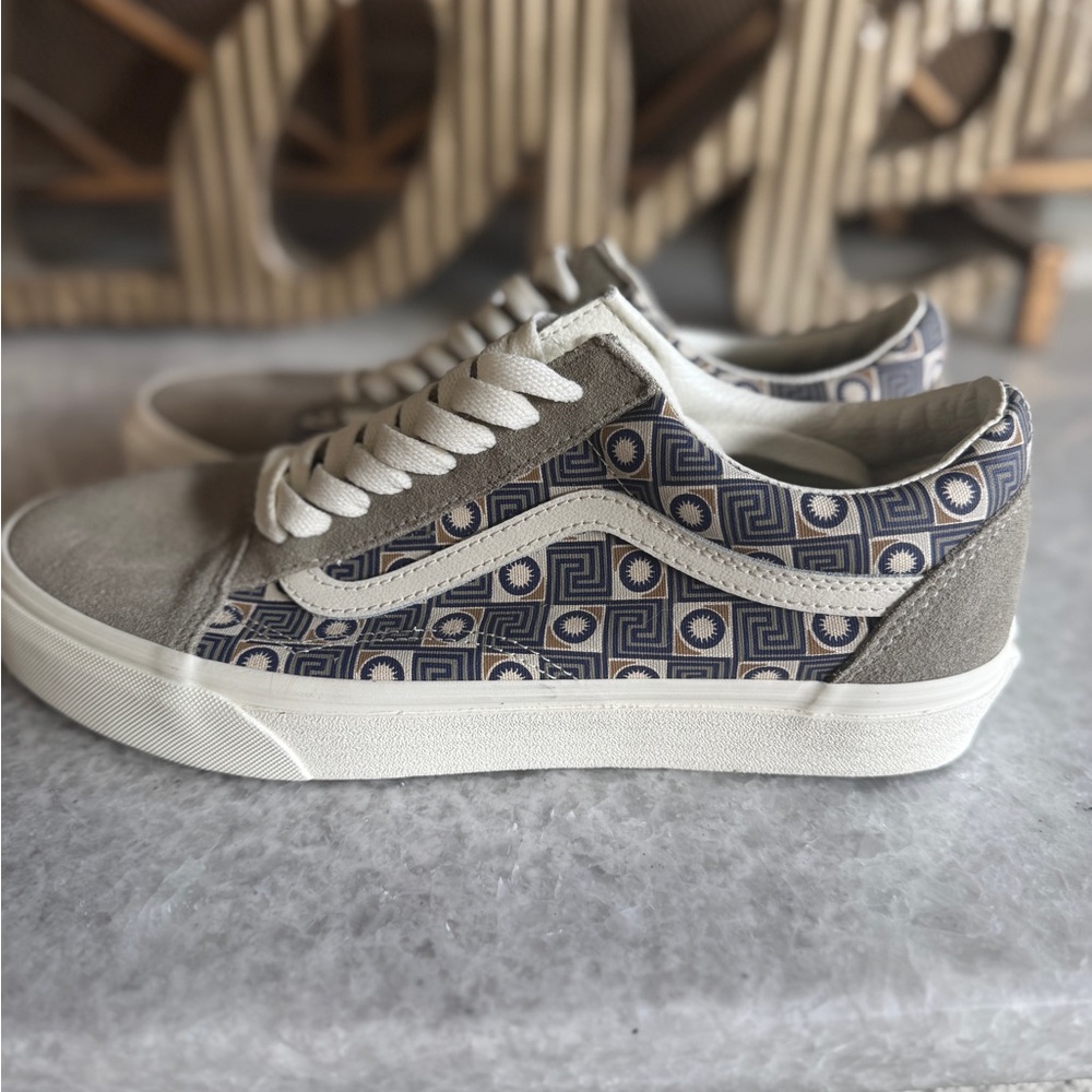 Stylish Gray Patterned Vans - image 1